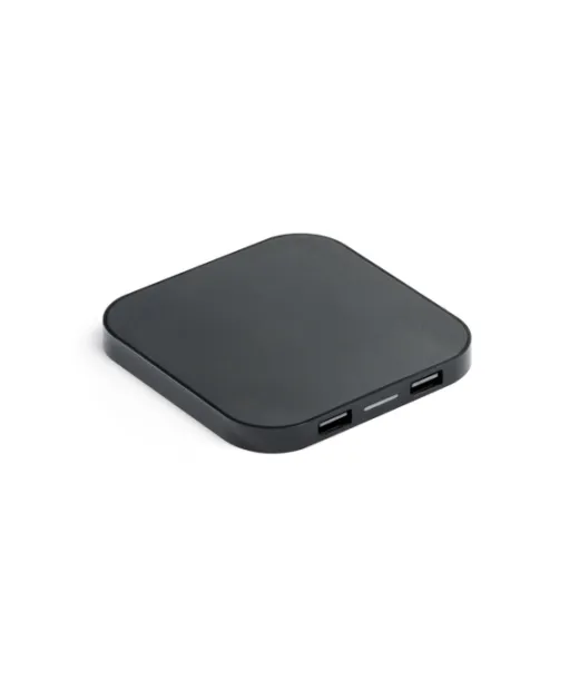 Caroline. Supernopea 15 W:n Langaton Laturi, Jossa On Hub 2 Usb-a -porttia Kierrätetystä Abs-muovista (60 % Rabs) Musta